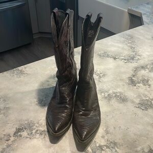 Justin Men’s Cowboy boots. Burgundy.